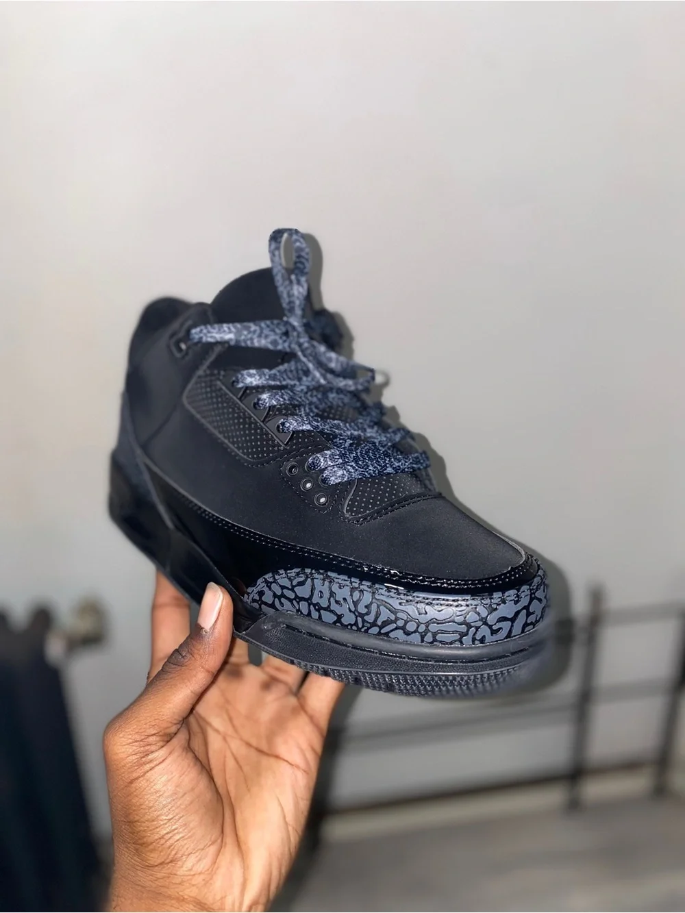 Men's Black Low-Top Athletic Sneakers with Grey & black Detail